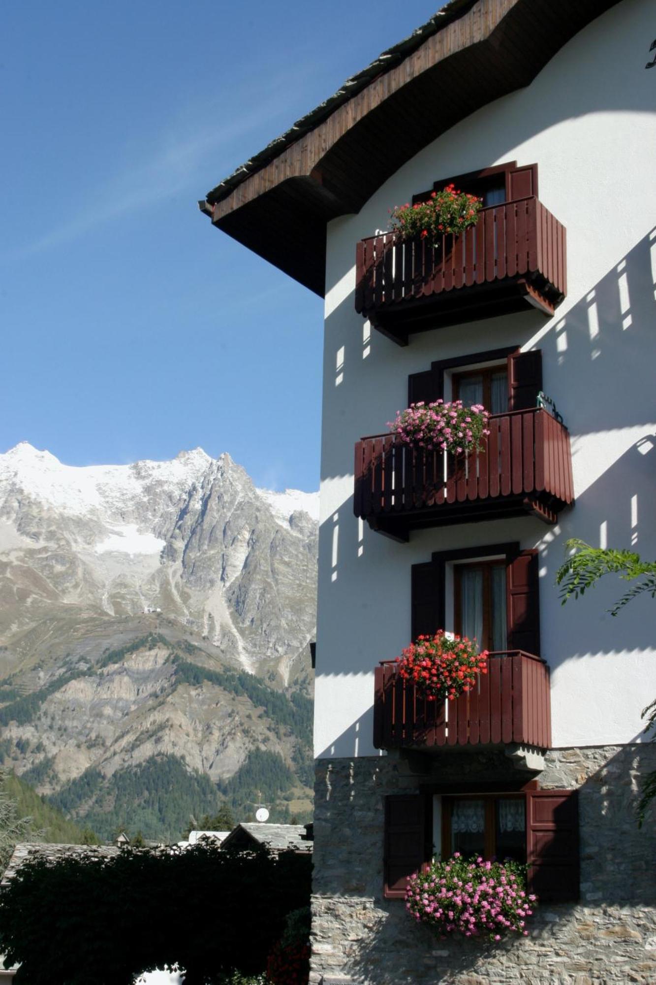 Hotel Berthod Courmayeur Dış mekan fotoğraf